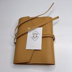 Glass Ladder & Co 🧡 Vegan Leather Katherine Tech Organizer Roll in Honey